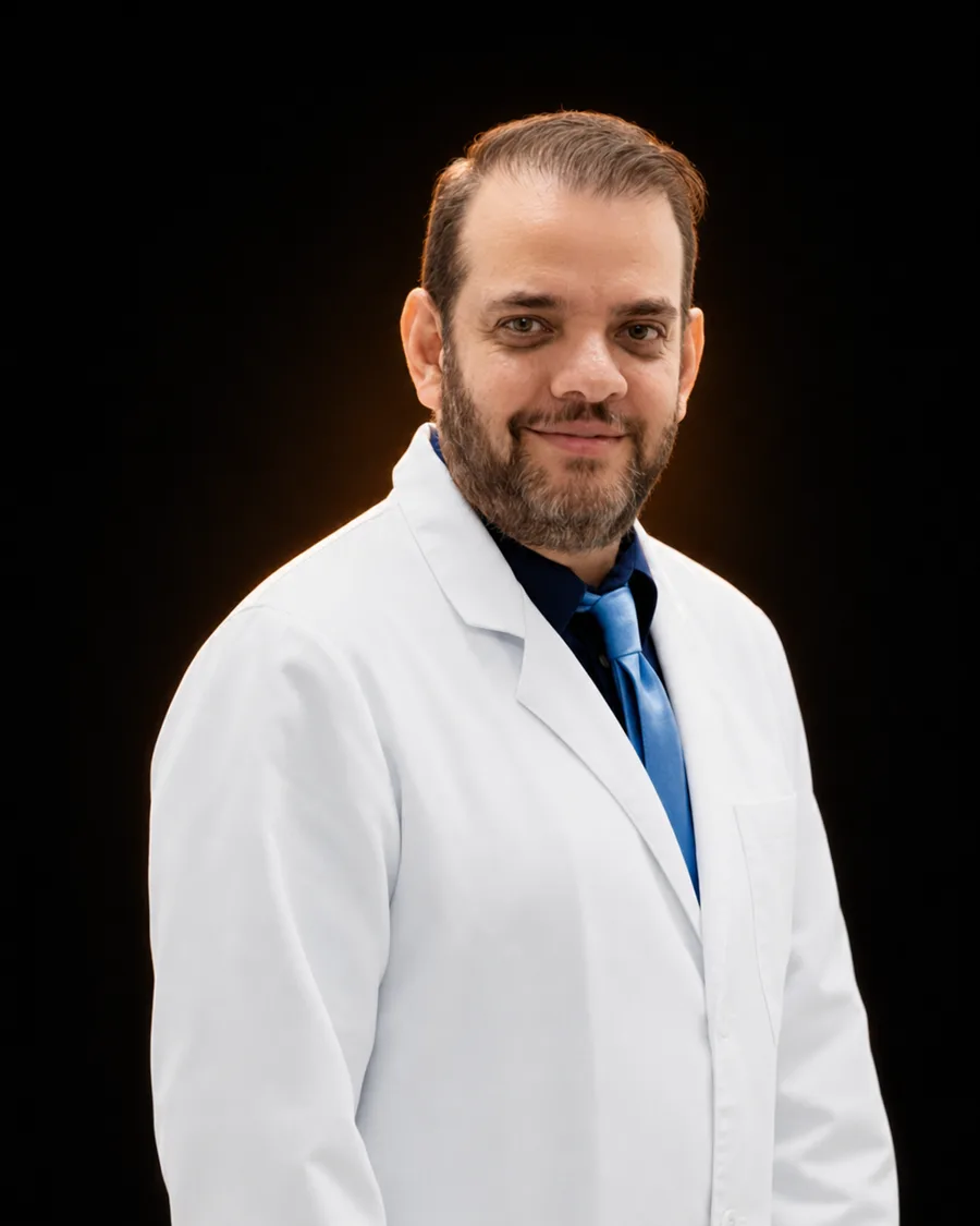 Photo of Dr. Alejandro Serralvo